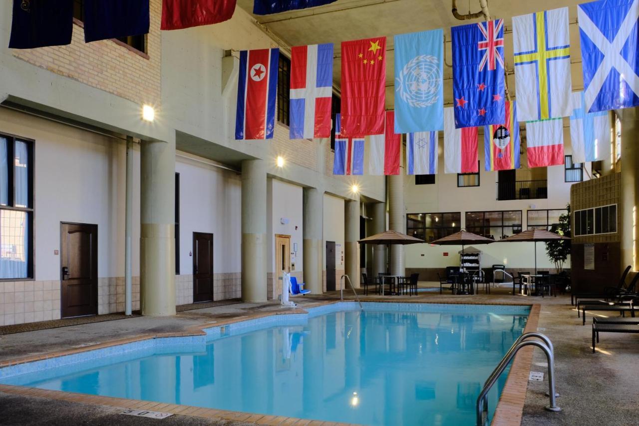 Pet-Friendly Canal Park Condonear Lakewalk Pool Duluth Exterior foto